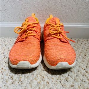 Nike Rosche One Flyknit Running Shoe- Size 7.5